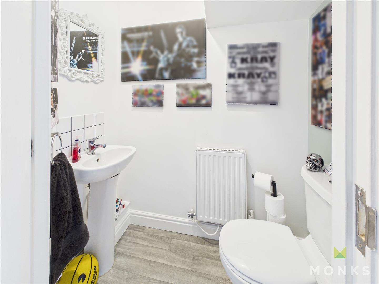 32 Cae Melin Avenue, Oswestry, SY11 2US For Sale